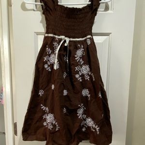 super cute brown dress.